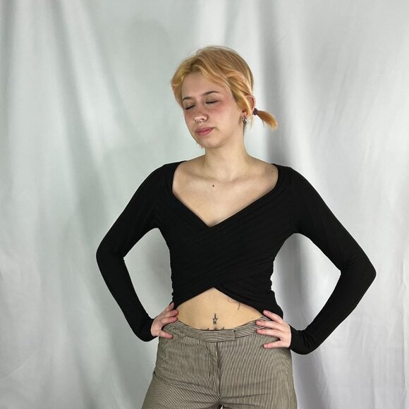 Urban Outfitters Black Long Sleeve Crossover Sweater - Picture 3 of 12